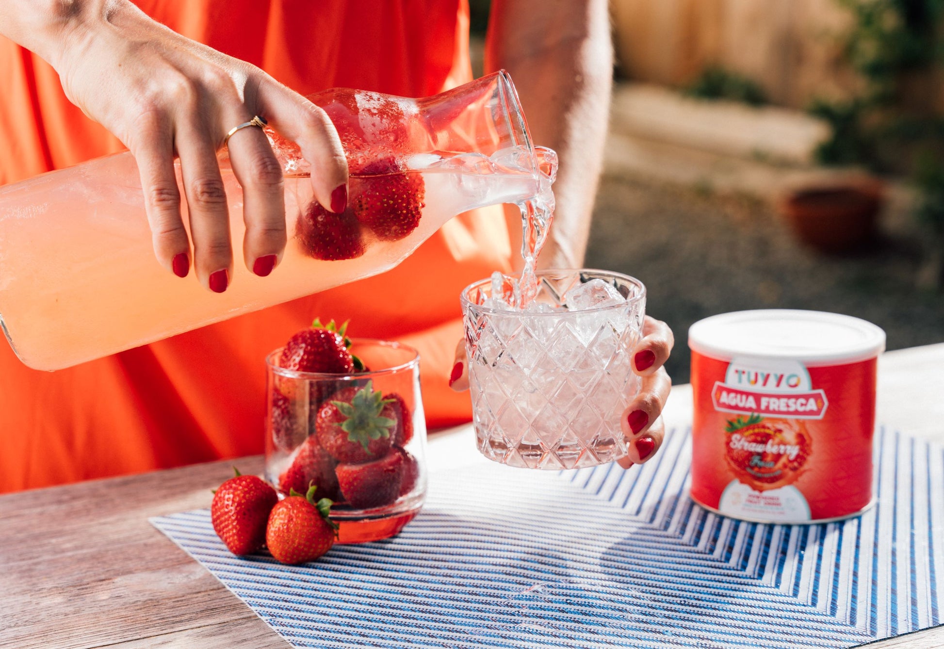 Creamy Strawberry Agua Fresca 🍓🥛 Ingredients: 2 1/2 lb